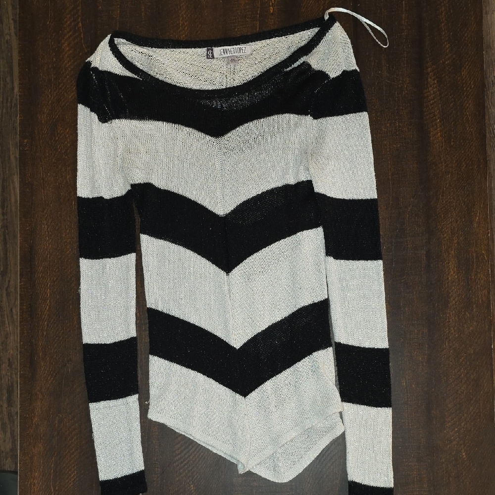 Jennifer Lopez Express Black and White Chevron Sweater